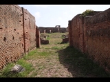 04181 ostia - regio i - insula viii - horrea (i,viii,2) - eingang - bli ri sueden - 09-2023.jpg